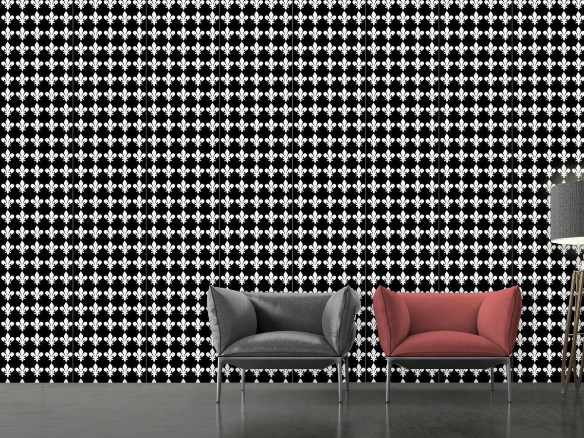 patterned-wallpaper-fleur-de-lys-at-night