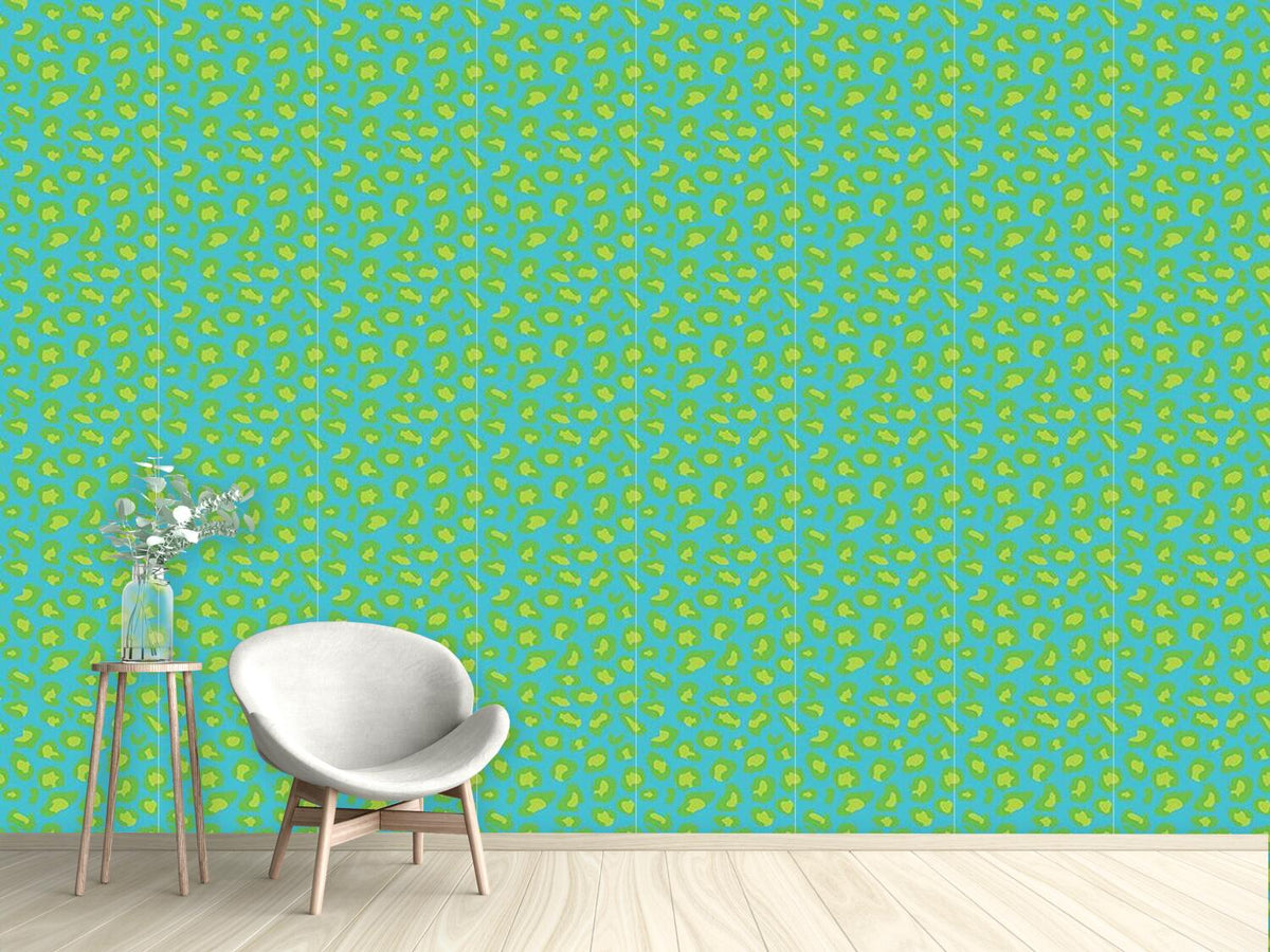 patterned-wallpaper-cheetah-goes-for-a-swim