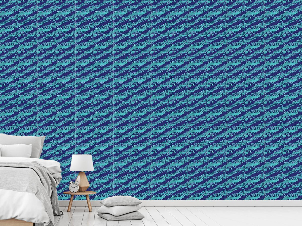 patterned-wallpaper-leaves-on-waves