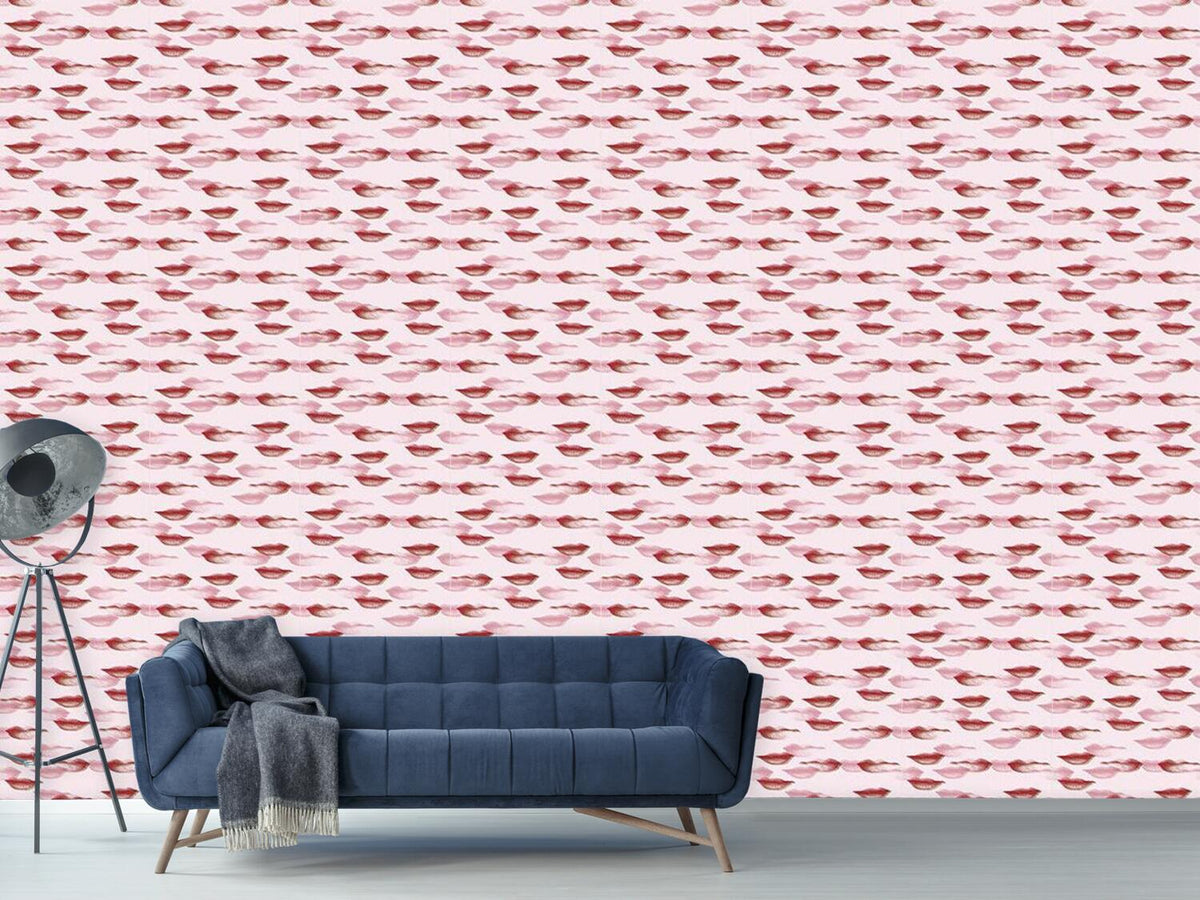 patterned-wallpaper-terror-lips