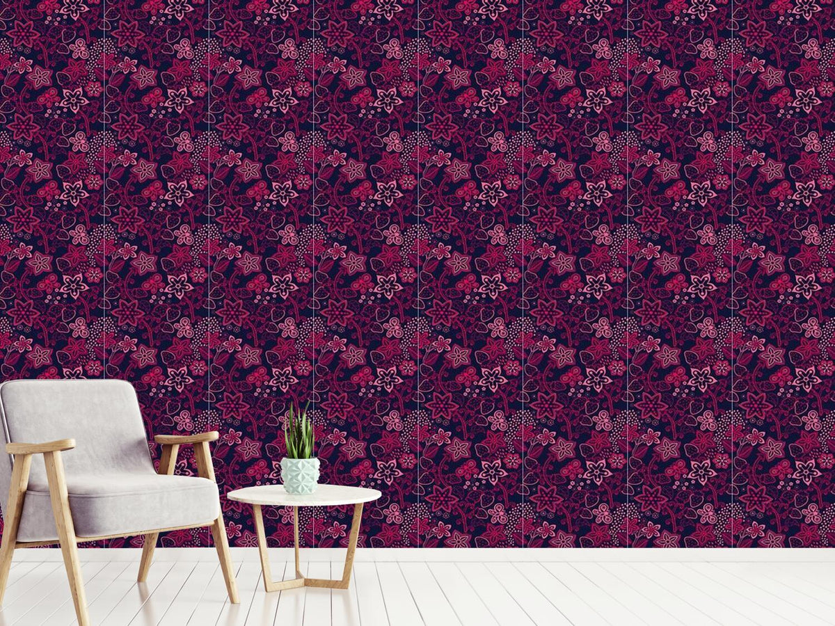 patterned-wallpaper-forest-berry-paradise